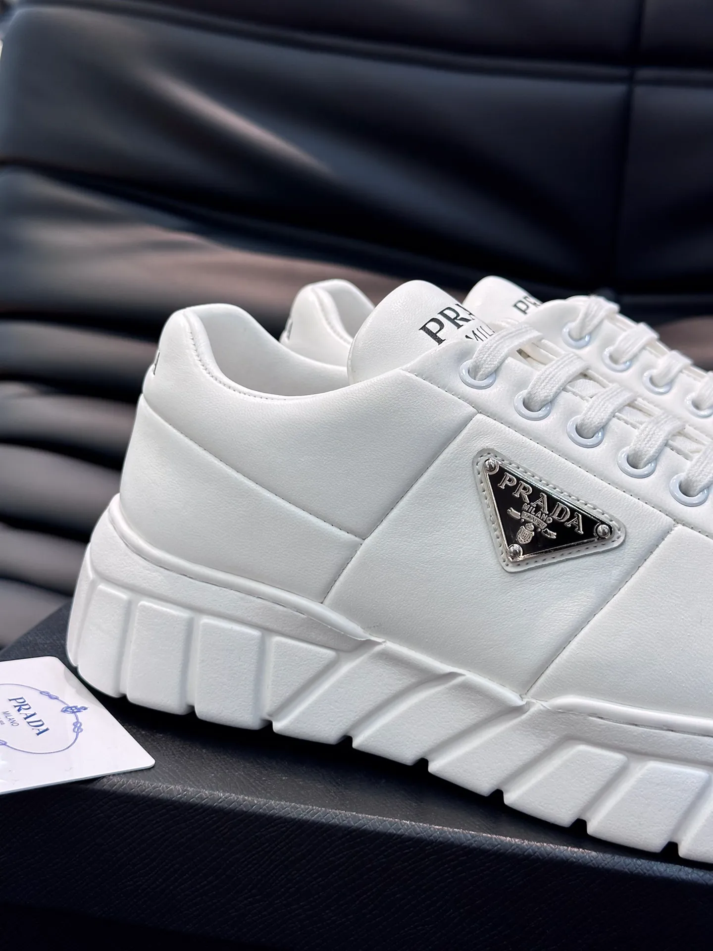 Men's shoes 💰p400 "Men's shoes 💰pRAD*" Men's shoes 💰prad* high-end men's thick-soled casual sports shoes, the details are perfectly replica of the original version, made of imported matte cowhide, full of texture, full calfskin lining, breathable and comfortable, men's shoes 💰p's classic black and white enamel metal logo decoration, all interpreting the brand style Genuine leather tongue Men's shoes on the tongue and heel 💰pRADA letter badges are embellished to show the brand style. Lightweight concave and convex pattern rubber outsole. Lightweight and increased by about 4CM. Excellent foot feel. Comfortable and breathable. Comes with original packaging. Size: 38-44